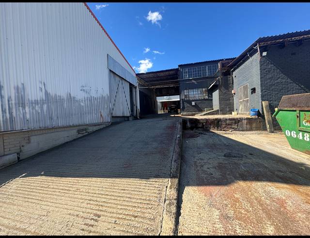 715M² WAREHOUSE TO LET IN WYNBERG